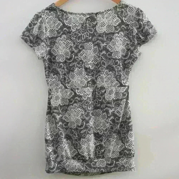 THYME MATERNITY | Off White/Black Short V-Neck Sleeved  Floral Top - Picture 3 of 3